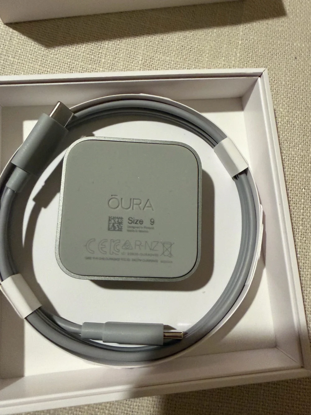 Original Oura ring gen 4, size 9 charging station and cable